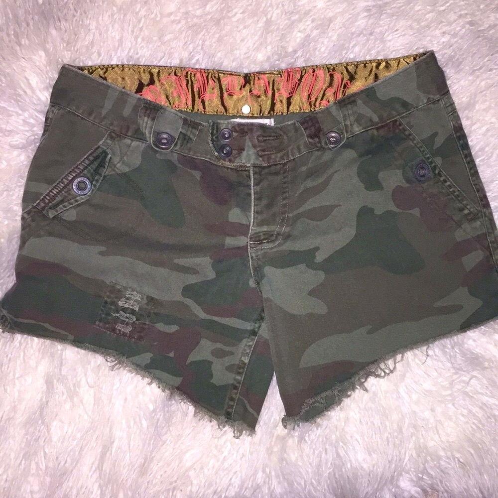 Billabong camo shorts